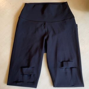 XS Alo black leggings w slits in legs